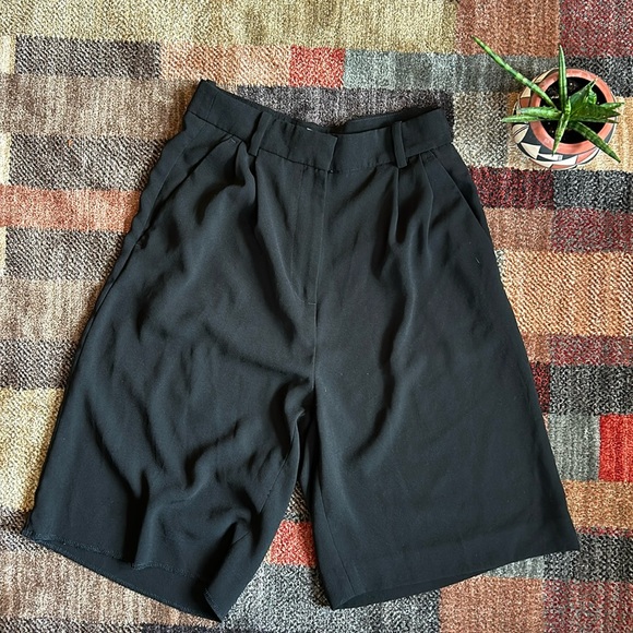 H&M knee-length shorts - Picture 1 of 3